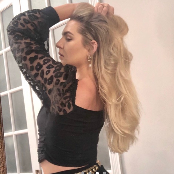 Solddds Zara Sweetheart Top with Puff Sleeves - Picture 4 of 5